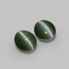 Chrysoberyl Cat's Eye طبيعي بلون أخضر، وزن ‎‎ قيراط، شكل بيضاوى، مقاس ‎4.7x4.2‎ مم