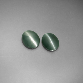 Chrysoberyl Cat's Eye طبيعي بلون أخضر، وزن ‎‎ قيراط، شكل بيضاوى، مقاس ‎5.5x4.5‎ مم
