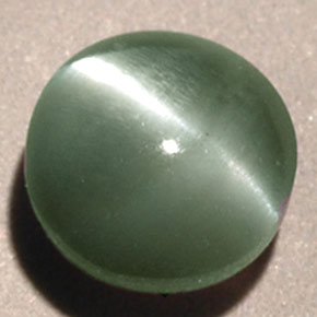 Chrysoberyl Cat's Eye طبيعي بلون أخضر، وزن ‎0.85‎ قيراط، شكل دائري، مقاس ‎4.91‎ مم