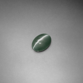 Chrysoberyl Cat's Eye طبيعي بلون أخضر، وزن ‎0.55‎ قيراط، شكل بيضاوى، مقاس ‎6x4.4‎ مم