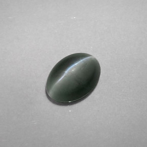 Chrysoberyl Cat's Eye طبيعي بلون أخضر، وزن ‎0.75‎ قيراط، شكل شفاف، مقاس ‎6x4.4‎ مم
