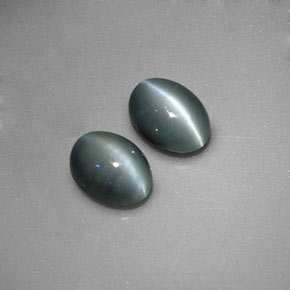 Chrysoberyl Cat's Eye طبيعي بلون أخضر، وزن ‎‎ قيراط، شكل بيضاوى، مقاس ‎5.4x4‎ مم