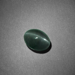 Chrysoberyl Cat's Eye طبيعي بلون أخضر، وزن ‎1.26‎ قيراط، شكل بيضاوى، مقاس ‎6.5x5.1‎ مم