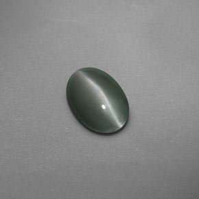 Chrysoberyl Cat's Eye طبيعي بلون أخضر، وزن ‎0.59‎ قيراط، شكل بيضاوى، مقاس ‎6x4.2‎ مم