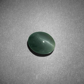 Chrysoberyl Cat's Eye طبيعي بلون أخضر، وزن ‎0.68‎ قيراط، شكل بيضاوى، مقاس ‎5.8x4.8‎ مم