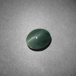Chrysoberyl Cat's Eye طبيعي بلون أخضر، وزن ‎0.68‎ قيراط، شكل بيضاوى، مقاس ‎5.8x4.8‎ مم
