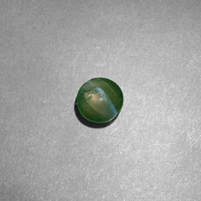 Chrysoberyl Cat's Eye طبيعي بلون أخضر، وزن ‎0.60‎ قيراط، شكل دائري، مقاس ‎4.81‎ مم