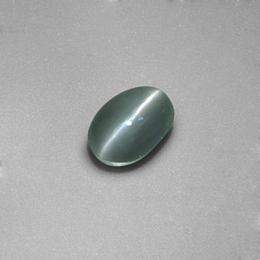 Chrysoberyl Cat's Eye طبيعي بلون أخضر، وزن ‎0.86‎ قيراط، شكل شفاف، مقاس ‎5.9x4.1‎ مم