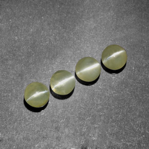 Chrysoberyl Cat's Eye طبيعي بلون أخضر مصفر، وزن ‎‎ قيراط، شكل شفاف، مقاس ‎3.85‎ مم