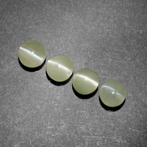 Chrysoberyl Cat's Eye طبيعي بلون أخضر، وزن ‎‎ قيراط، شكل شفاف، مقاس ‎4.34‎ مم