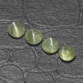 Chrysoberyl Cat's Eye طبيعي بلون أخضر مصفر، وزن ‎1.42‎ قيراط، شكل دائري، مقاس ‎3.98‎ مم