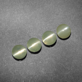 Chrysoberyl Cat's Eye طبيعي بلون أخضر، وزن ‎‎ قيراط، شكل شفاف، مقاس ‎4.13‎ مم