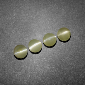 Chrysoberyl Cat's Eye طبيعي بلون أخضر ذهبي، وزن ‎‎ قيراط، شكل شفاف، مقاس ‎4.05‎ مم