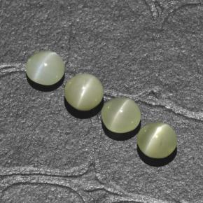 Chrysoberyl Cat's Eye طبيعي بلون أخضر، وزن ‎1.88‎ قيراط، شكل دائري، مقاس ‎4.06‎ مم