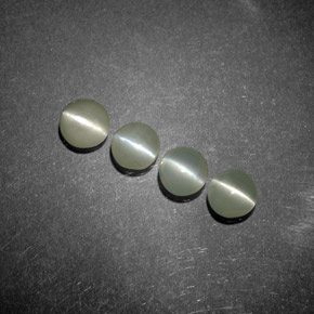 Chrysoberyl Cat's Eye طبيعي بلون أخضر، وزن ‎‎ قيراط، شكل شفاف، مقاس ‎3.94‎ مم