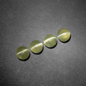 Chrysoberyl Cat's Eye طبيعي بلون أخضر مصفر، وزن ‎‎ قيراط، شكل شفاف، مقاس ‎3.93‎ مم