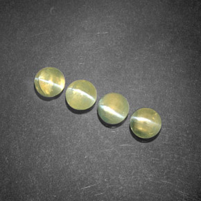 Chrysoberyl Cat's Eye طبيعي بلون أخضر مصفر، وزن ‎‎ قيراط، شكل شفاف، مقاس ‎4.04‎ مم