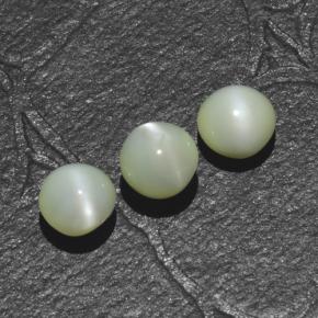Chrysoberyl Cat's Eye طبيعي بلون أخضر، وزن ‎1.44‎ قيراط، شكل دائري، مقاس ‎3.96‎ مم