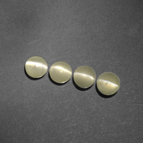 Chrysoberyl Cat's Eye طبيعي بلون أخضر ذهبي، وزن ‎‎ قيراط، شكل شفاف، مقاس ‎3.96‎ مم