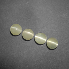 Chrysoberyl Cat's Eye طبيعي بلون أخضر ذهبي، وزن ‎‎ قيراط، شكل شفاف، مقاس ‎4.27‎ مم