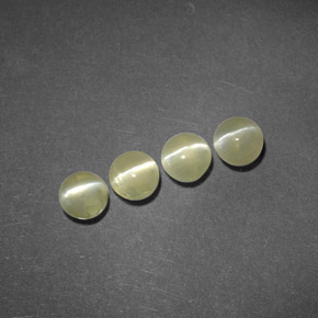 Chrysoberyl Cat's Eye طبيعي بلون أخضر ذهبي، وزن ‎‎ قيراط، شكل شفاف، مقاس ‎4.04‎ مم