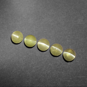 Chrysoberyl Cat's Eye طبيعي بلون أخضر ذهبي، وزن ‎‎ قيراط، شكل شفاف، مقاس ‎3.93‎ مم
