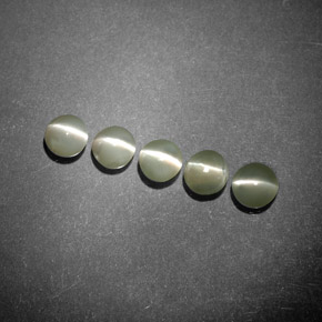 Chrysoberyl Cat's Eye طبيعي بلون أخضر ذهبي، وزن ‎‎ قيراط، شكل شفاف، مقاس ‎3.79‎ مم