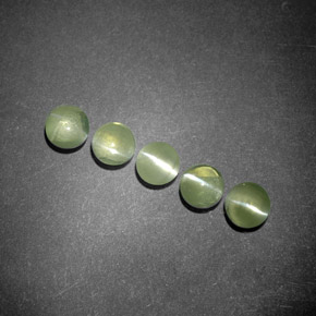 Chrysoberyl Cat's Eye طبيعي بلون أخضر ذهبي، وزن ‎‎ قيراط، شكل شفاف، مقاس ‎3.97‎ مم