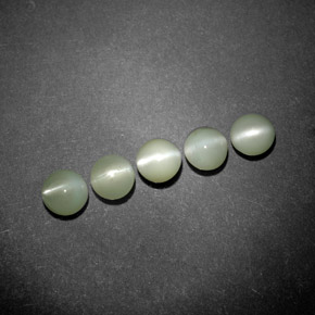 Chrysoberyl Cat's Eye طبيعي بلون أخضر ذهبي، وزن ‎‎ قيراط، شكل شفاف، مقاس ‎3.97‎ مم