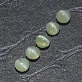 Chrysoberyl Cat's Eye طبيعي بلون أخضر ذهبي، وزن ‎2.23‎ قيراط، شكل دائري، مقاس ‎3.89‎ مم