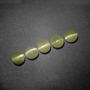 Chrysoberyl Cat's Eye طبيعي بلون أخضر ذهبي، وزن ‎‎ قيراط، شكل شفاف، مقاس ‎4.03‎ مم
