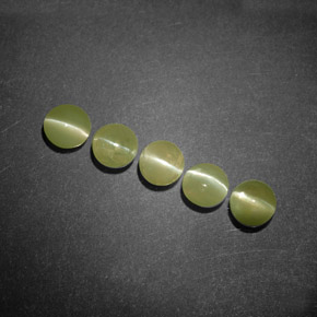 Chrysoberyl Cat's Eye طبيعي بلون أخضر ذهبي، وزن ‎‎ قيراط، شكل شفاف، مقاس ‎4.03‎ مم