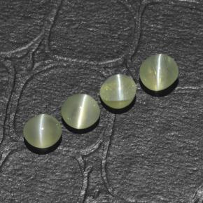 Chrysoberyl Cat's Eye طبيعي بلون أخضر ذهبي، وزن ‎1.48‎ قيراط، شكل دائري، مقاس ‎3.93‎ مم