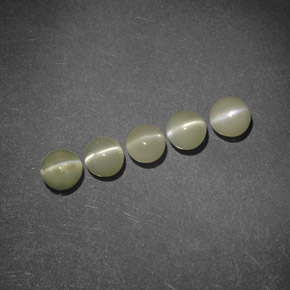 Chrysoberyl Cat's Eye طبيعي بلون أخضر ذهبي، وزن ‎‎ قيراط، شكل شفاف، مقاس ‎3.90‎ مم