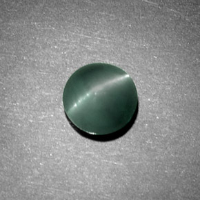 Chrysoberyl Cat's Eye طبيعي بلون أخضر، وزن ‎1.08‎ قيراط، شكل دائري، مقاس ‎5.97‎ مم