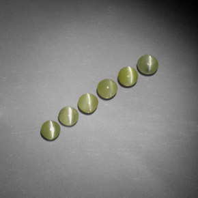 Chrysoberyl Cat's Eye طبيعي بلون ذهبي، وزن ‎‎ قيراط، شكل شفاف، مقاس ‎4.04‎ مم