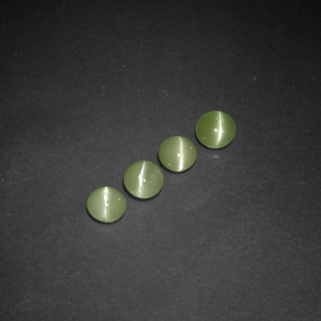 Chrysoberyl Cat's Eye طبيعي بلون أخضر مصفر، وزن ‎‎ قيراط، شكل شفاف، مقاس ‎3.82‎ مم