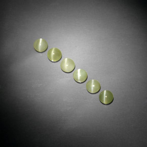 Chrysoberyl Cat's Eye طبيعي بلون أخضر مصفر، وزن ‎‎ قيراط، شكل شفاف، مقاس ‎3.84‎ مم