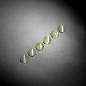Chrysoberyl Cat's Eye طبيعي بلون أخضر مصفر، وزن ‎‎ قيراط، شكل شفاف، مقاس ‎3.79‎ مم
