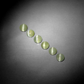 Chrysoberyl Cat's Eye طبيعي بلون أخضر مصفر، وزن ‎‎ قيراط، شكل شفاف، مقاس ‎3.79‎ مم