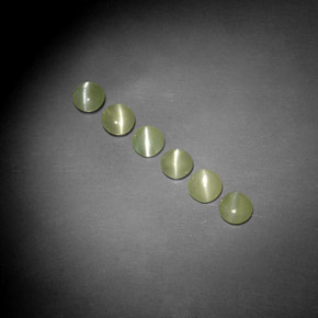 Chrysoberyl Cat's Eye طبيعي بلون أخضر مصفر، وزن ‎‎ قيراط، شكل شفاف، مقاس ‎4.07‎ مم