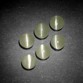 Chrysoberyl Cat's Eye طبيعي بلون أخضر مصفر، وزن ‎‎ قيراط، شكل شفاف، مقاس ‎4.02‎ مم
