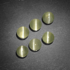 Chrysoberyl Cat's Eye طبيعي بلون أخضر مصفر، وزن ‎‎ قيراط، شكل شفاف، مقاس ‎3.79‎ مم