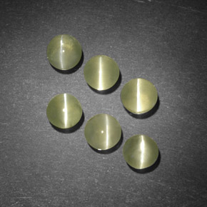 Chrysoberyl Cat's Eye طبيعي بلون أخضر مصفر، وزن ‎‎ قيراط، شكل شفاف، مقاس ‎3.79‎ مم