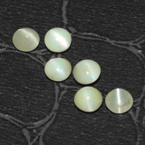 Chrysoberyl Cat's Eye طبيعي بلون أخضر مصفر، وزن ‎2.03‎ قيراط، شكل دائري، مقاس ‎4.10‎ مم