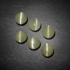 Chrysoberyl Cat's Eye طبيعي بلون أخضر مصفر، وزن ‎‎ قيراط، شكل شفاف، مقاس ‎4.11‎ مم