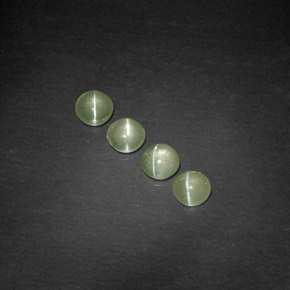 Chrysoberyl Cat's Eye طبيعي بلون أخضر مصفر، وزن ‎‎ قيراط، شكل شفاف، مقاس ‎4.04‎ مم