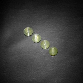 Chrysoberyl Cat's Eye طبيعي بلون أخضر مصفر، وزن ‎‎ قيراط، شكل شفاف، مقاس ‎3.85‎ مم