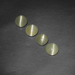 Chrysoberyl Cat's Eye طبيعي بلون أخضر مصفر، وزن ‎‎ قيراط، شكل شفاف، مقاس ‎4.22‎ مم