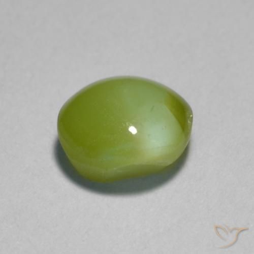 Chrysoberyl Cat's Eye طبيعي بلون أخضر زيتوني، وزن ‎0.89‎ قيراط، شكل بيضاوى، مقاس ‎5.7x5.3‎ مم
